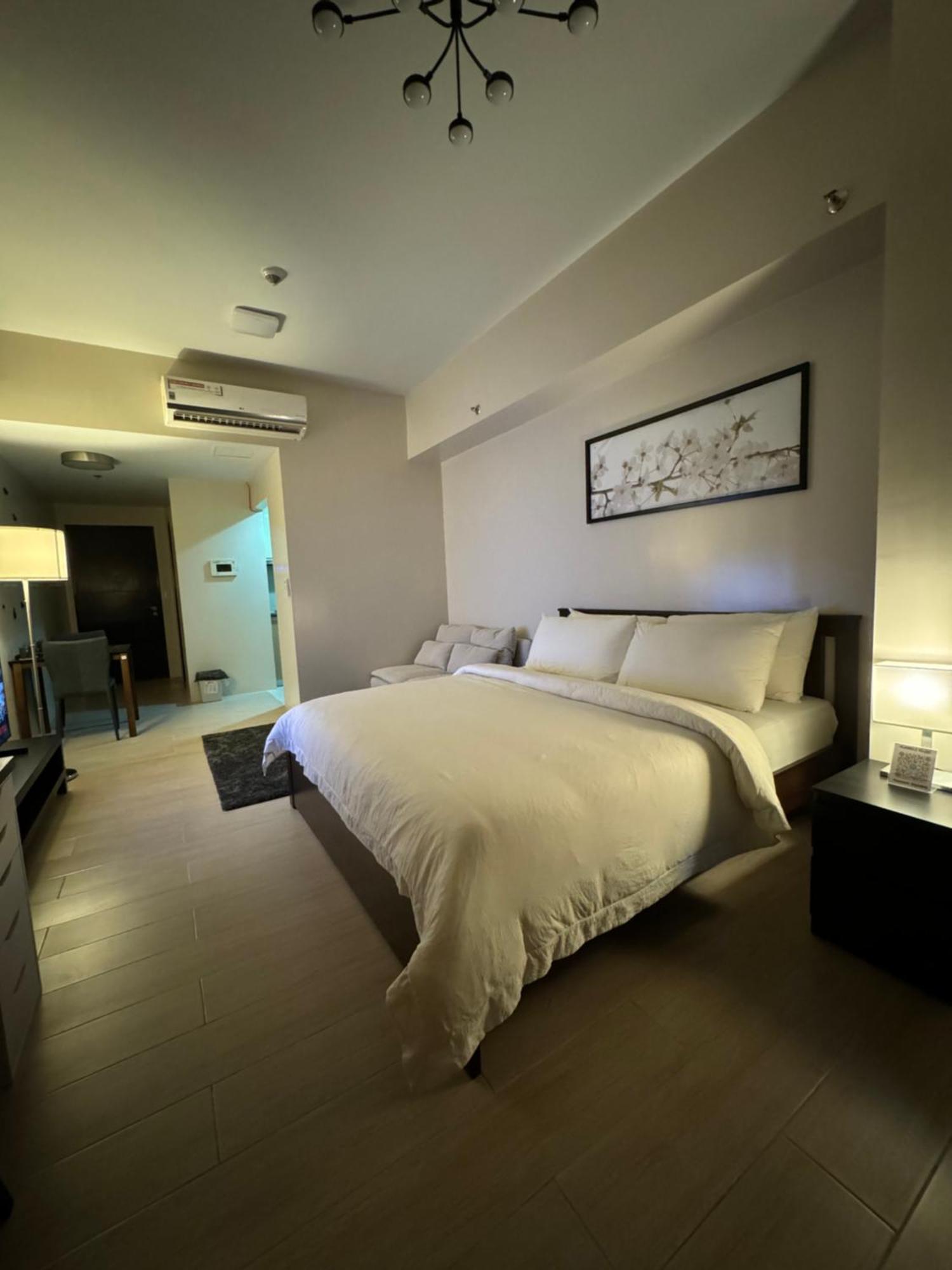 81 Newport Blvd Cluster 5 Unit 3f By Rechelle Nunag Aparthotel Manila