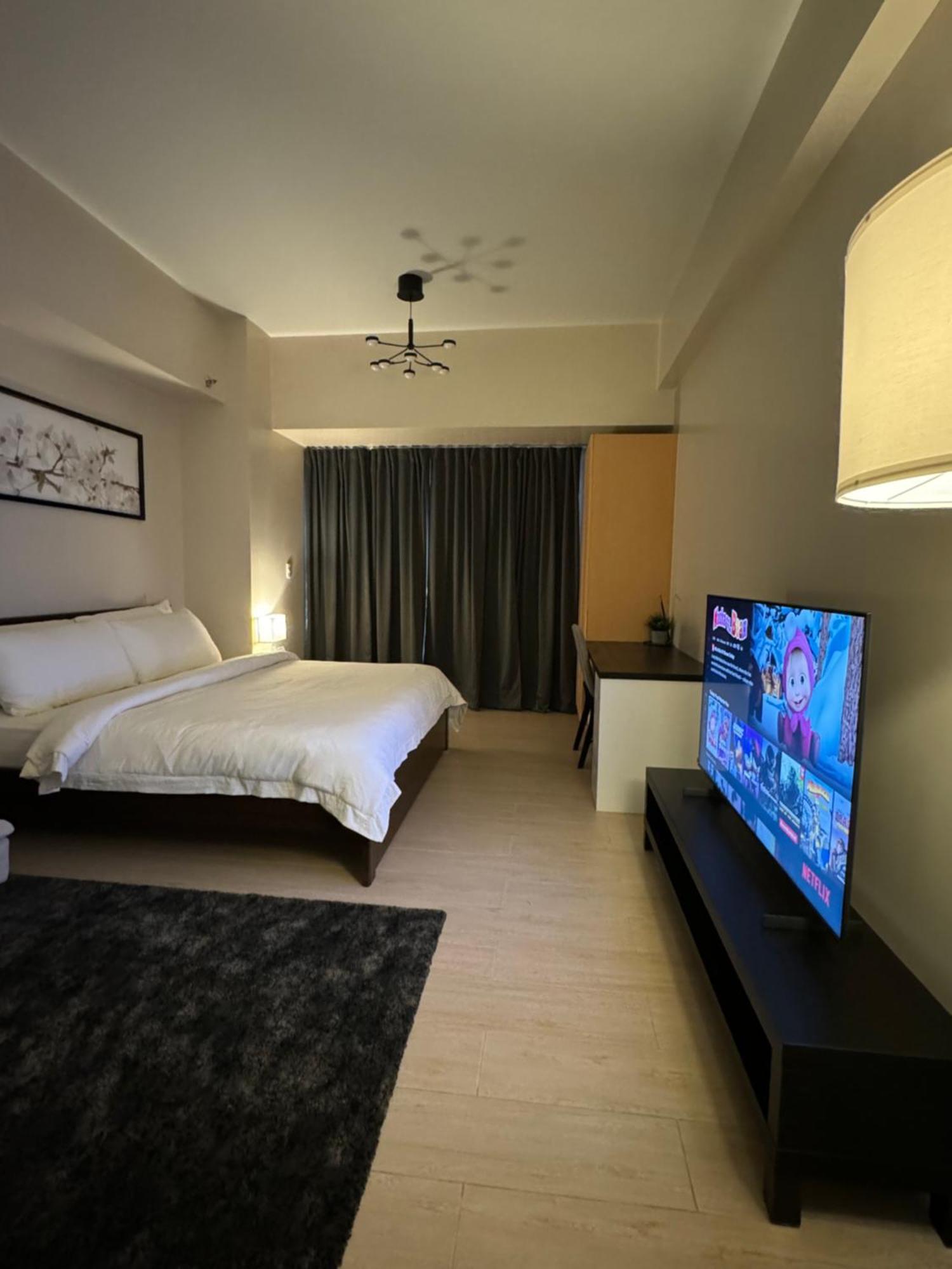 Aparthotel 81 Newport Blvd Cluster 5 Unit 3f By Rechelle Nunag
